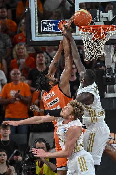 巴斯托尼的 巴斯托尼的